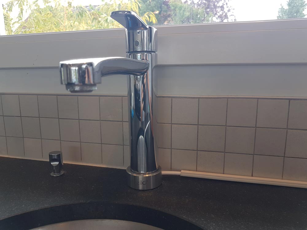 Detailaufnahme des hochwertigen Edelstahl Zapfrings für Wasserspender